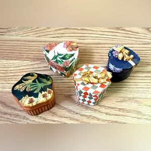Miniature Vintage ring boxes.Photo #2 intricate raised straw work pill,ring box.